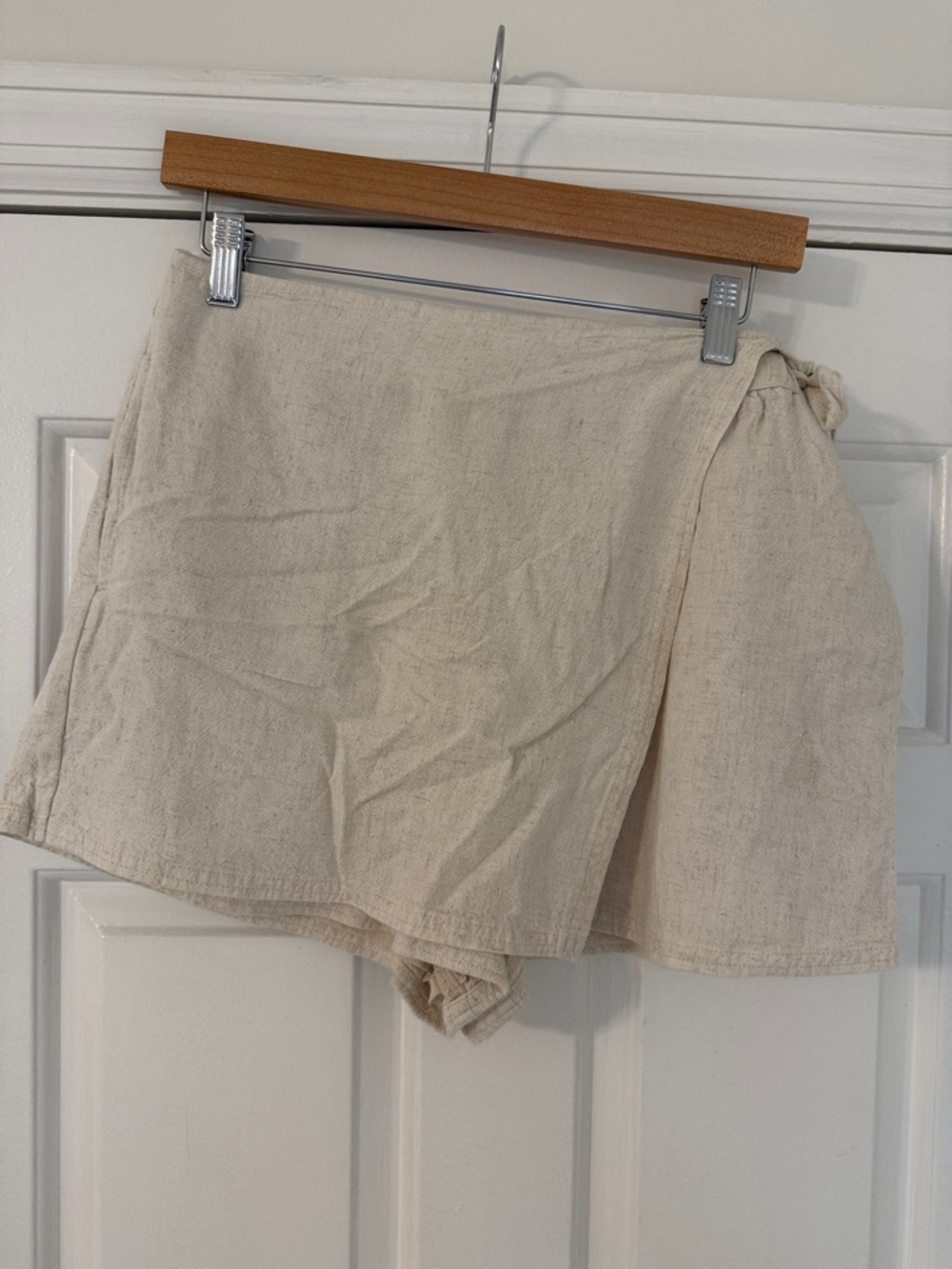 American Eagle Outfitters Cream Tie-Waist Linen-Blend Skort
